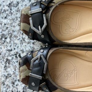 Gianni Bini Camo & Black Flats Size 9